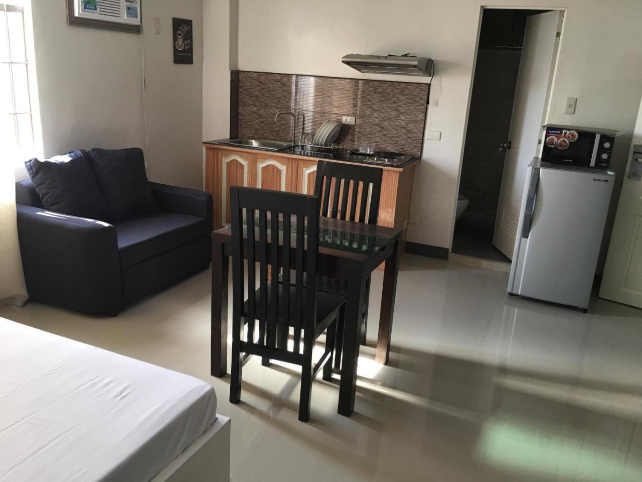 Beinte Singko De Marso Apartments Candon Exterior photo