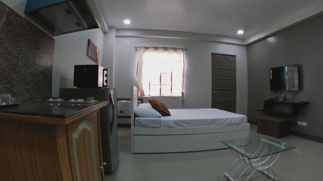 Beinte Singko De Marso Apartments Candon Exterior photo