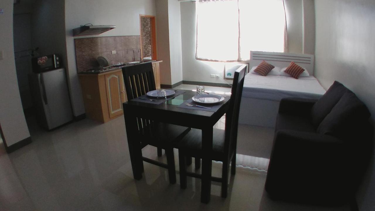 Beinte Singko De Marso Apartments Candon Exterior photo