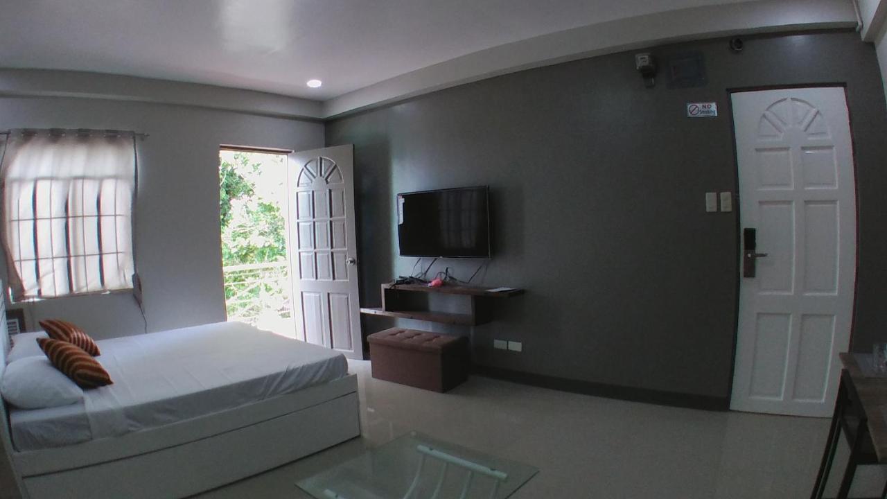Beinte Singko De Marso Apartments Candon Exterior photo