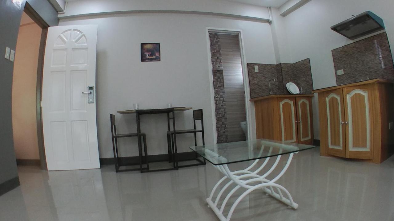Beinte Singko De Marso Apartments Candon Exterior photo