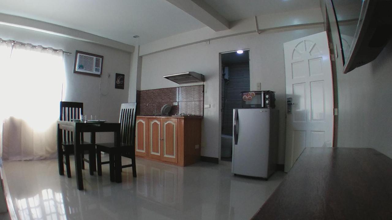 Beinte Singko De Marso Apartments Candon Exterior photo