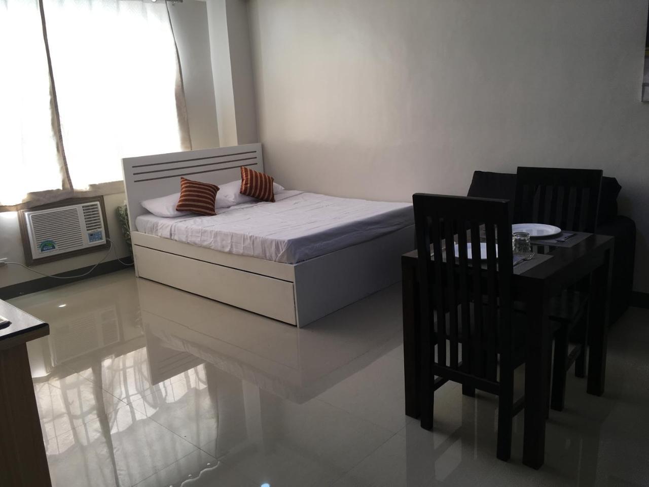 Beinte Singko De Marso Apartments Candon Exterior photo
