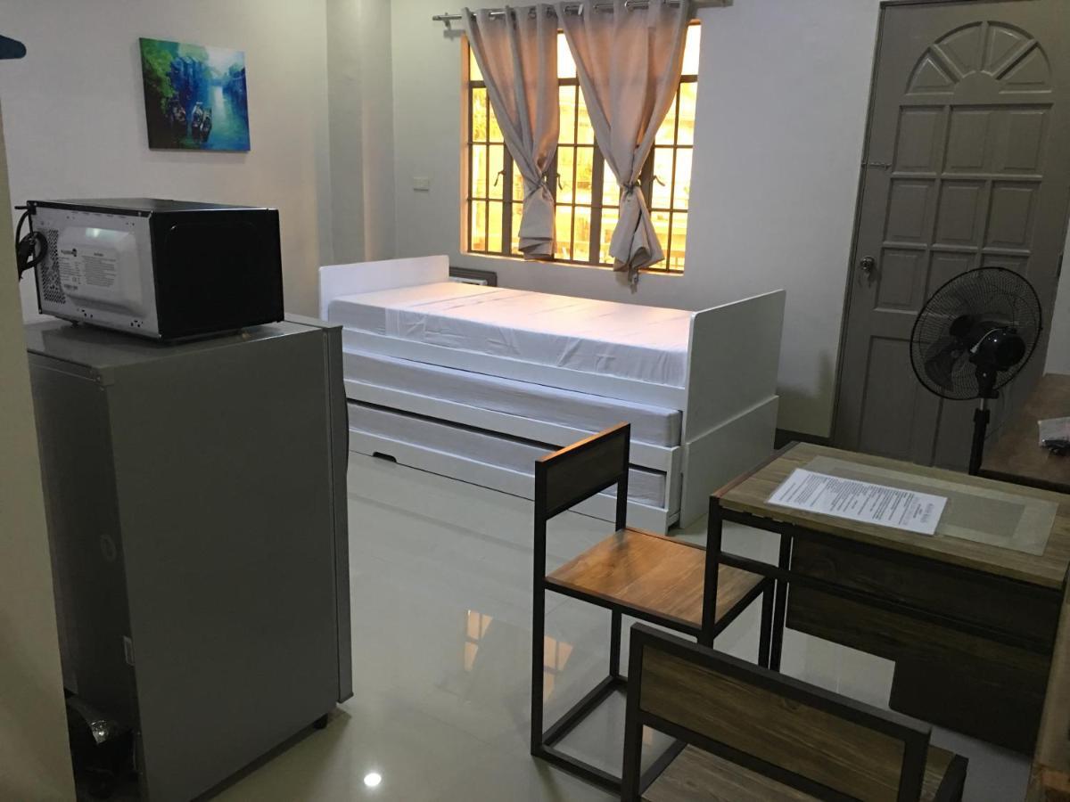 Beinte Singko De Marso Apartments Candon Exterior photo